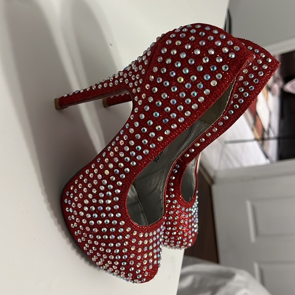 Shoe - Picture 3 of 4